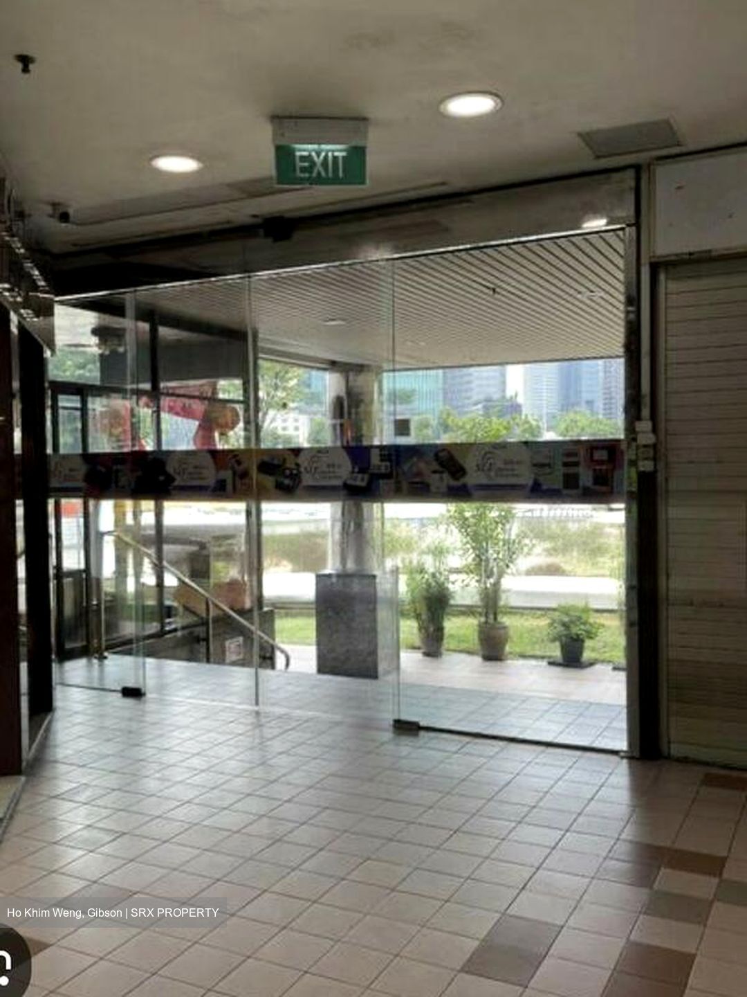 Sim Lim Square (D7), Shop House #566884071